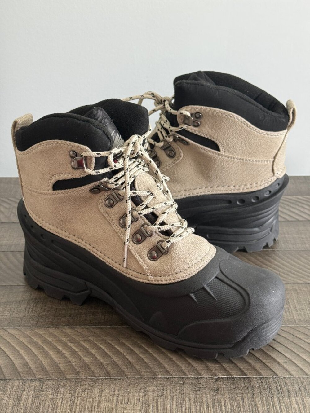 NWT Itasca Ice Breaker Beige and Black Winter Boots Womens Size 9